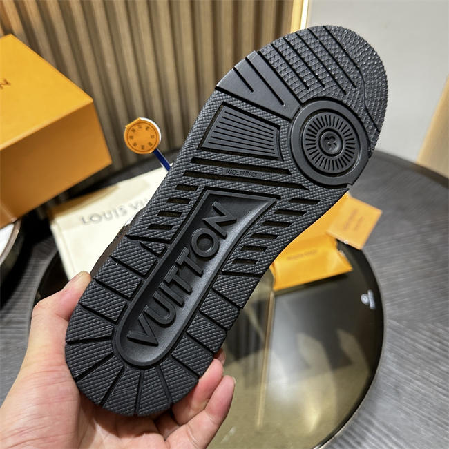 Lv Sneaker
