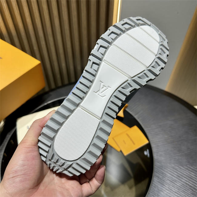 Lv Sneaker