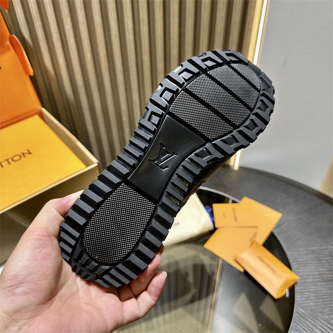 Lv Sneaker