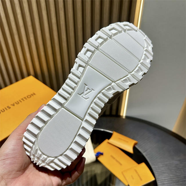 Lv Sneaker