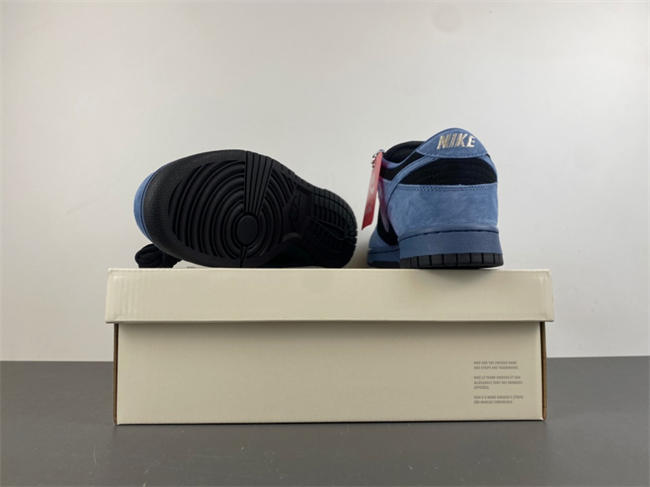 Svp*me x nike dunk low sb hq8487-400