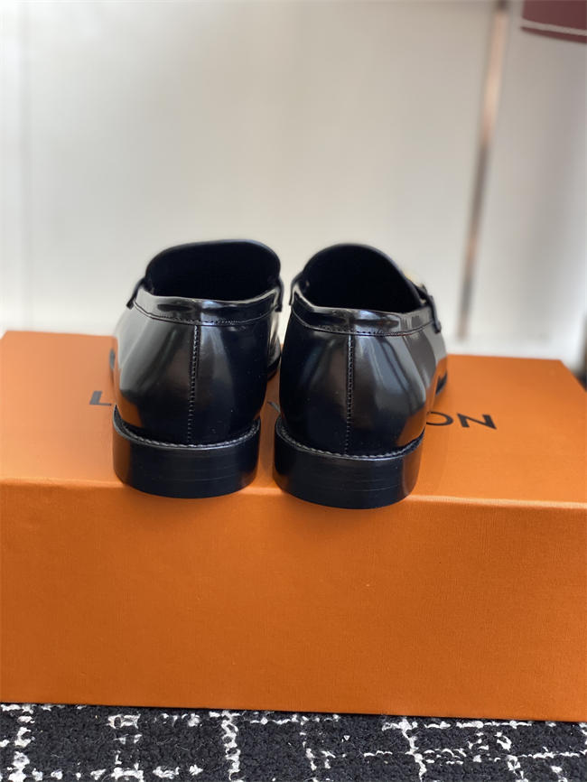 Lv Loafer 069