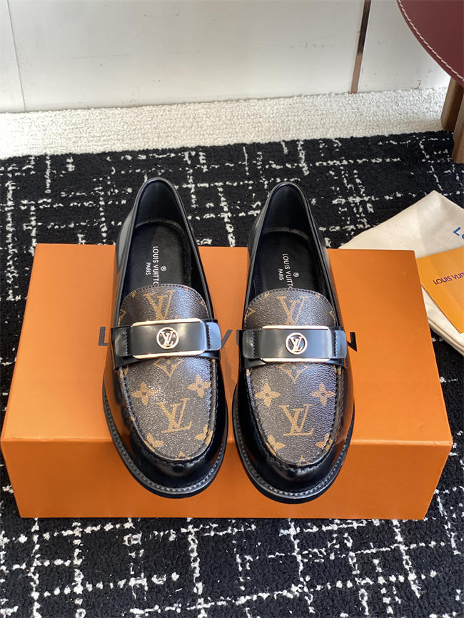 Lv Loafer 071