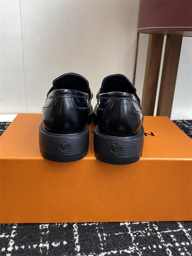 Lv Loafer 072