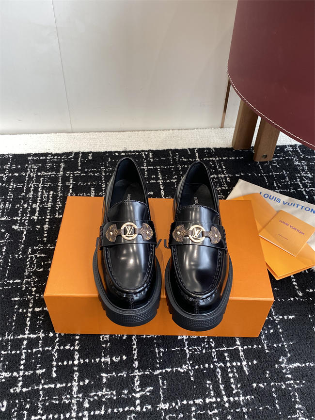 Lv Loafer 072