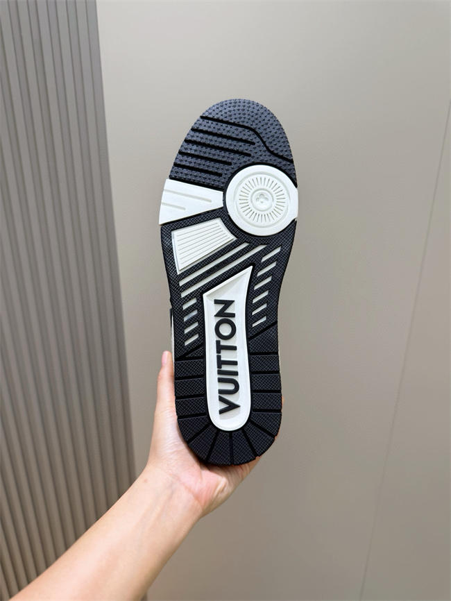 Lv Sneaker
