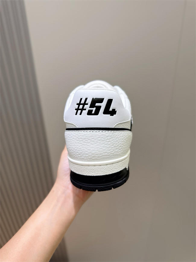 Lv Sneaker