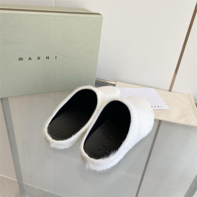 Ma*n1 Slipper
