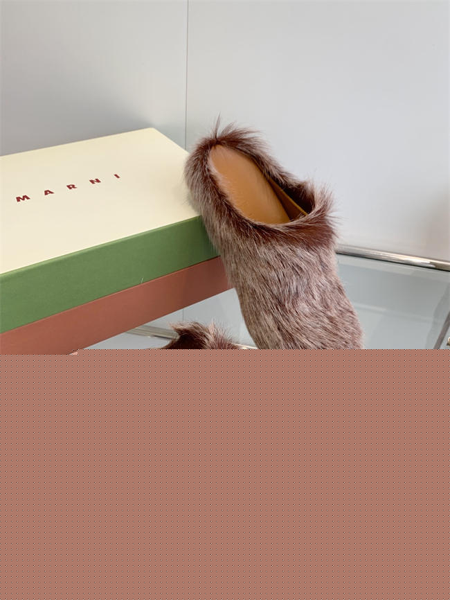 Ma*n1 Slipper