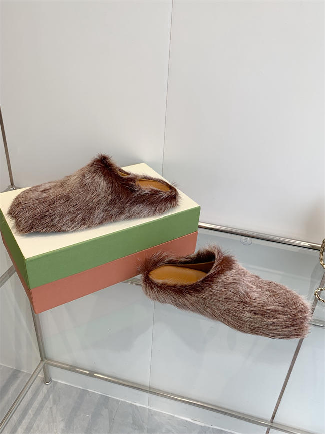Ma*n1 Slipper