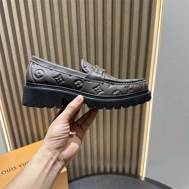 Lv Loafer084