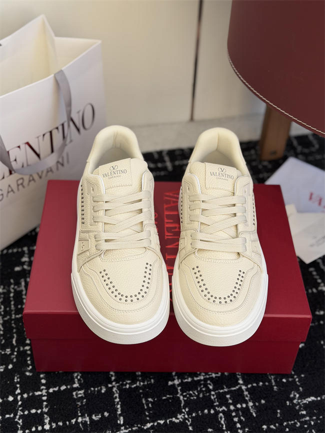 Va1e*ntin0 Sneakers
