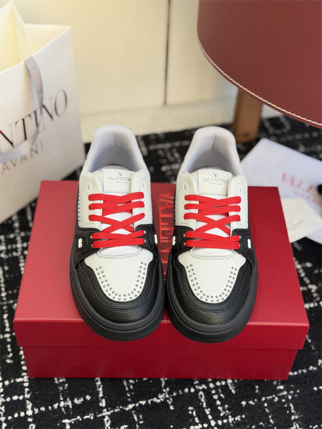 Va1e*ntin0 Sneakers