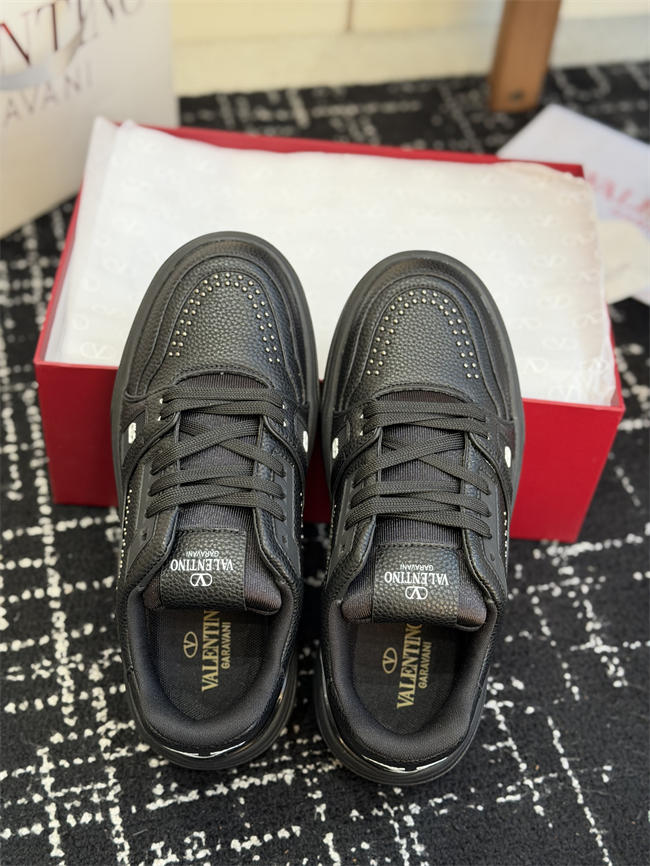 Va1e*ntin0 Sneakers