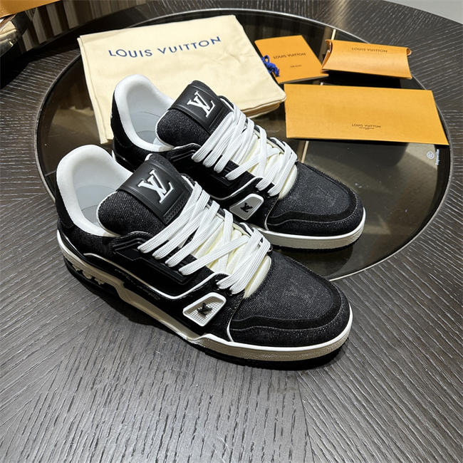 Lv Trainer Sneaker