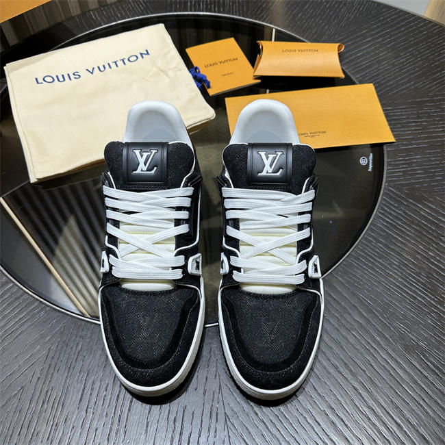 Lv Trainer Sneaker